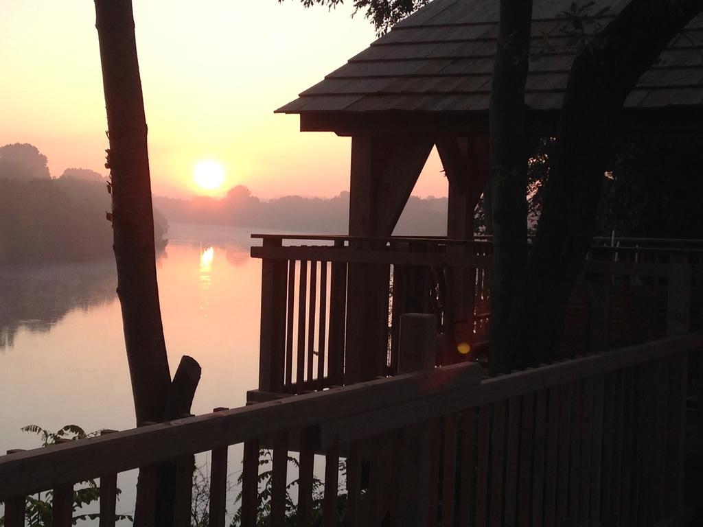 Along The River Bergerac Room photo
